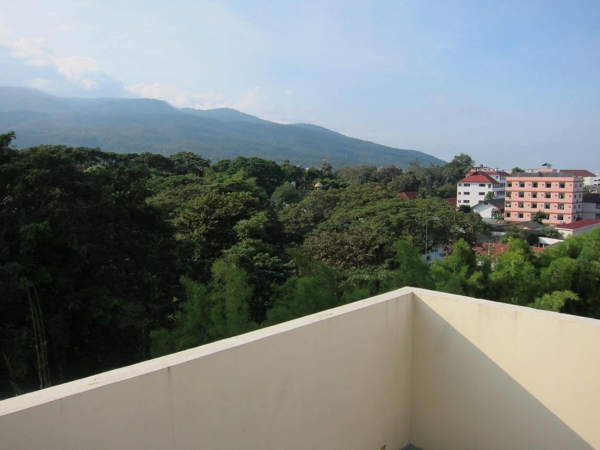 Grand Living Residence Chiang Mai Exterior photo